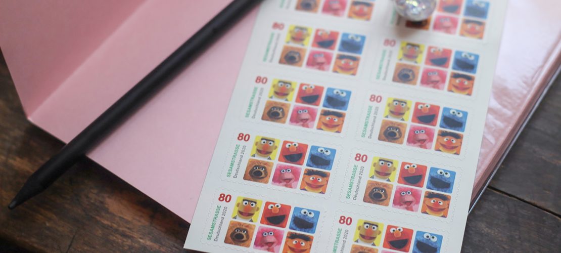 Postkarten und Briefmarken