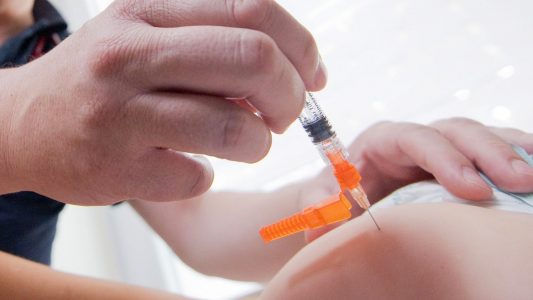 Ein kleiner Piks gegen ein Virus 