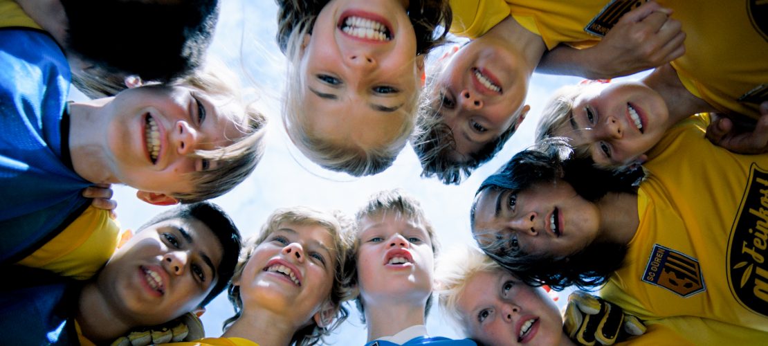 Zwei Fremde werden Freunde