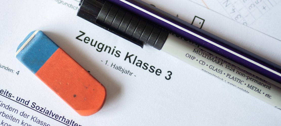 Zeugnis per Post