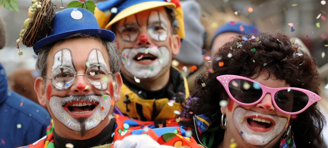 Mit Humor durchs neue Jahr