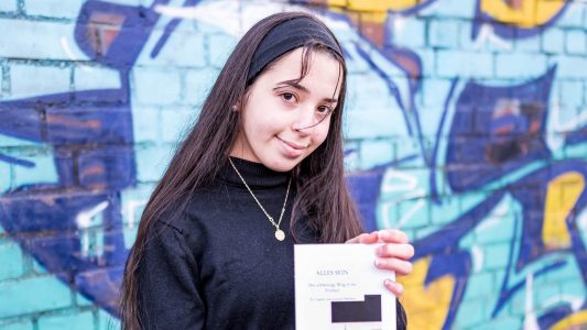 Zu Fuß, mit Bahn und Schlauchboot