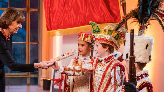 „Karneval bringt Farbe nach Köln“