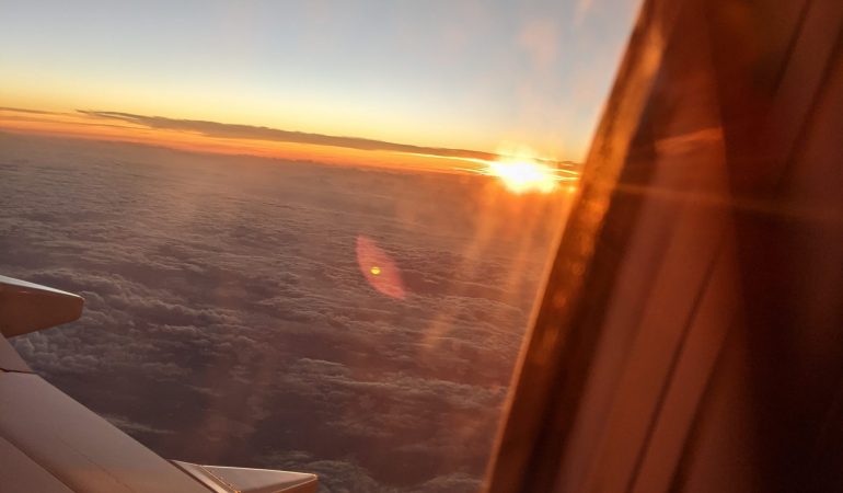 Mit dem Flugzeug zu den Gastgroßeltern