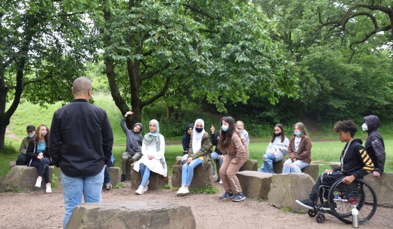 Ein Klassenzimmer unter freiem Himmel. Bild: Simone Nörling