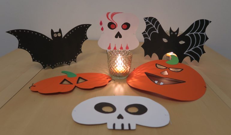 Fledermaus und Totenkopf: Basteln für Halloween