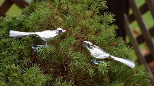 Aus Glas eine Lok für den Weihnachtsbaum formen