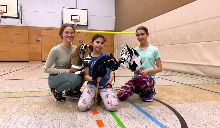 Auf dem Rücken der (Stecken-)Pferde