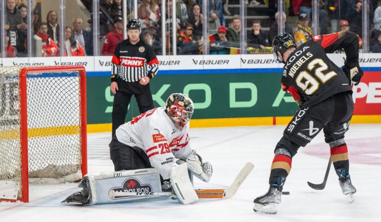 Gegen 100-Kilo-Gegner auf dem Eis spielen