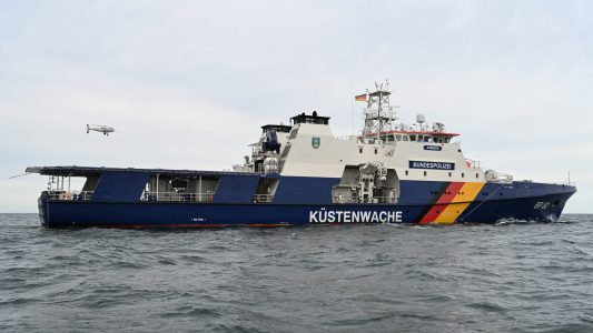 Luftverschmutzer auf dem Meer suchen