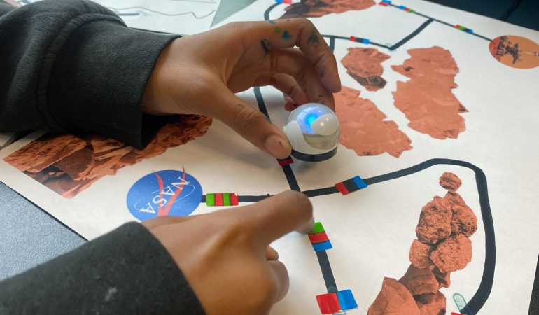 Mit kleinen Robotern programmieren lernen