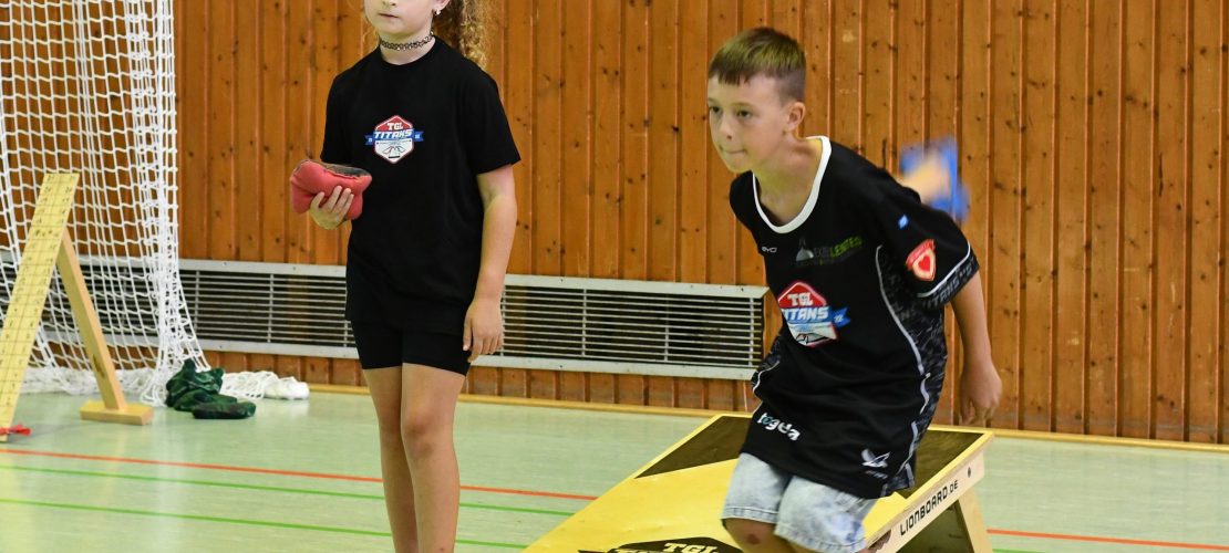 Nils schleudert Säckchen