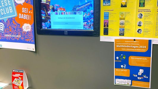 Mit dem Buch durch die Bücherei