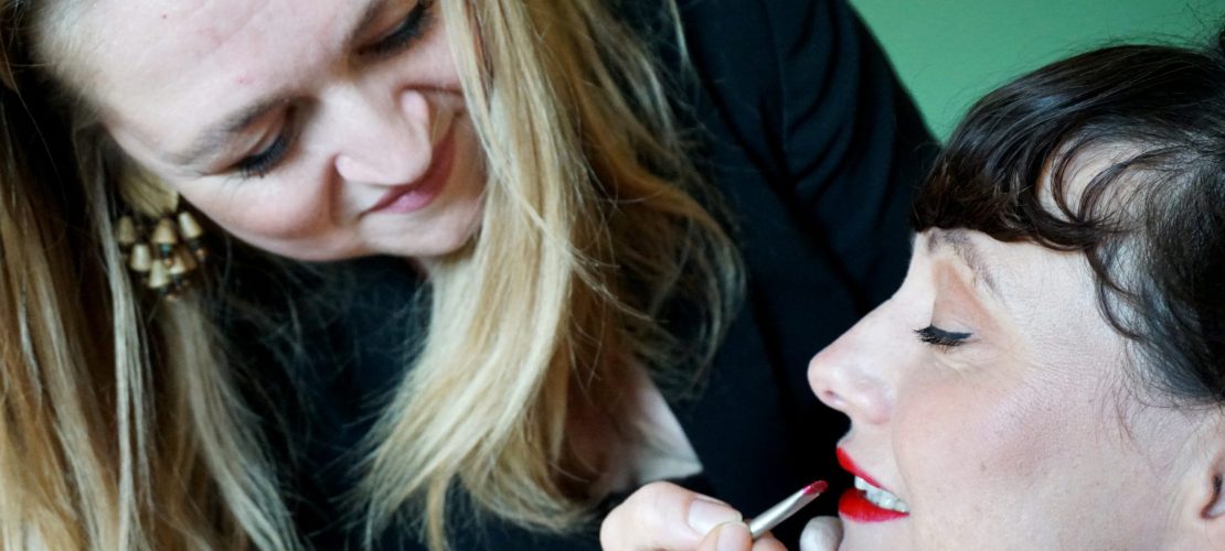 Luft anhalten für den perfekten Lidstrich